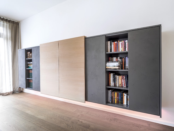 Wandschrank mit Schiebetüren in Eiche und Betonoptik