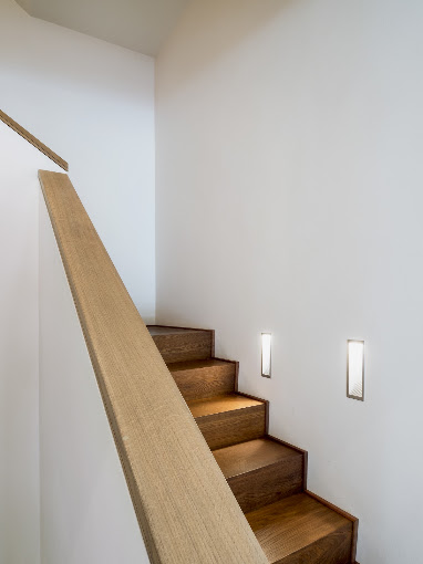 Treppe mit Eichenhandlauf